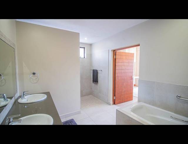 2 BEDROOM PROPERTY TO RENT IN RETIRE AT MIDSTREAM